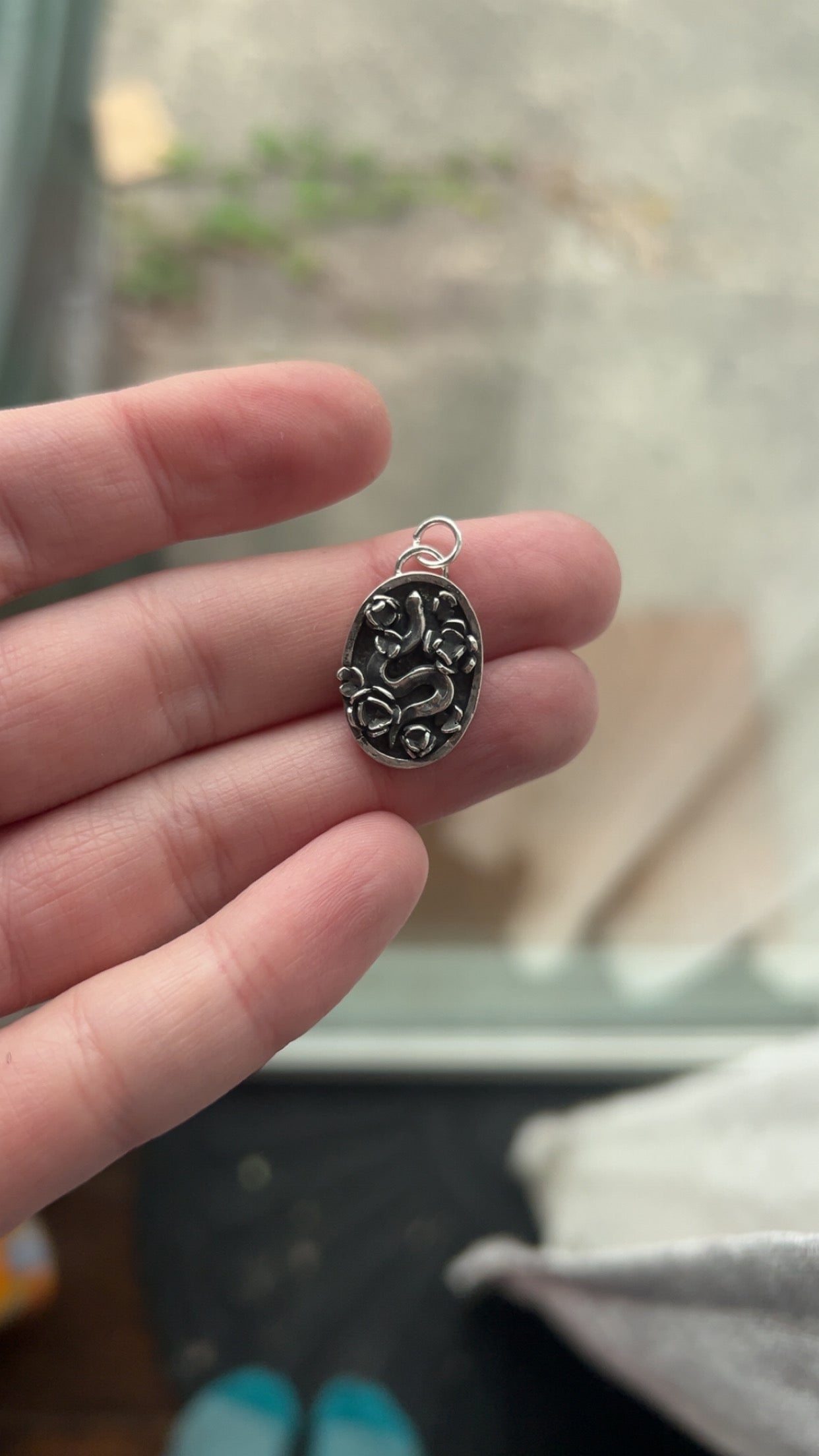 oval floral snake necklace