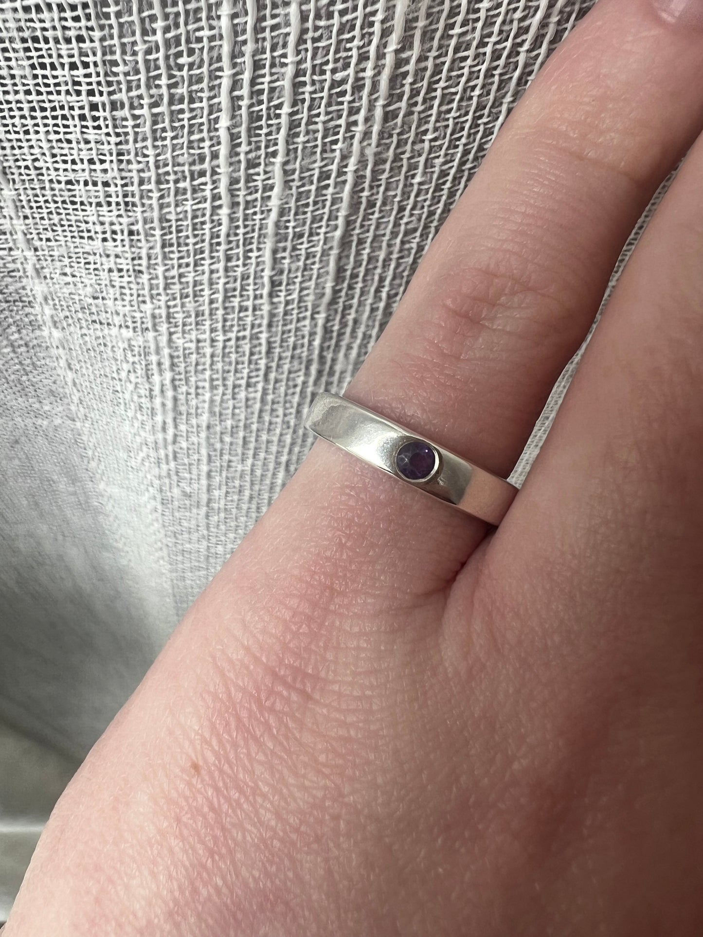 amethyst round flush ring