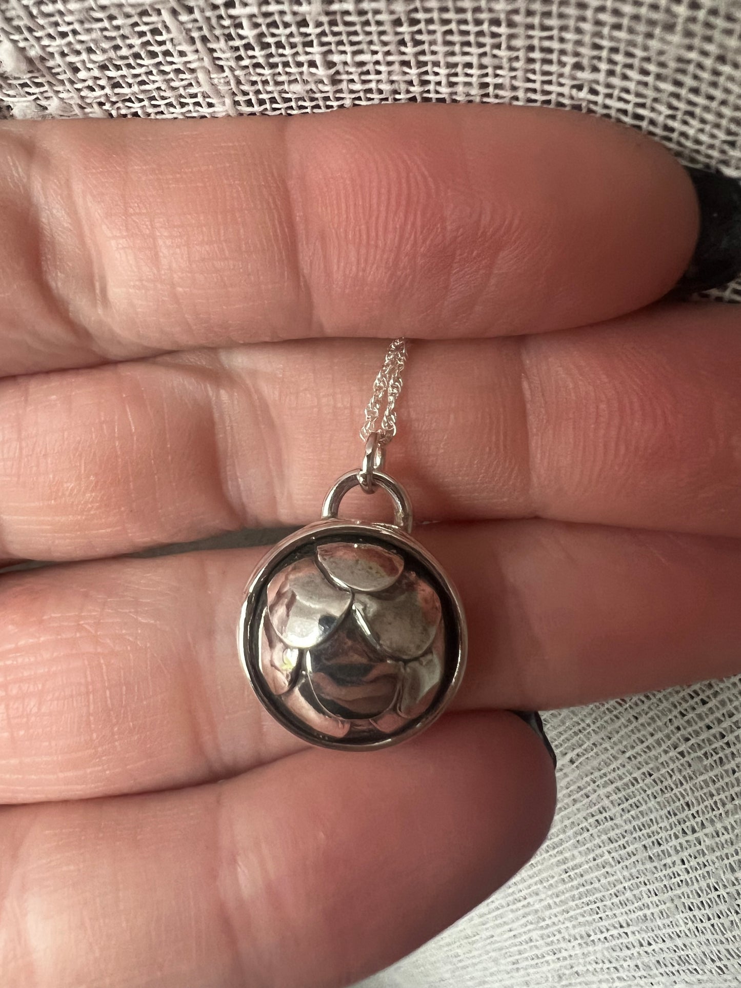 shiny scales necklace