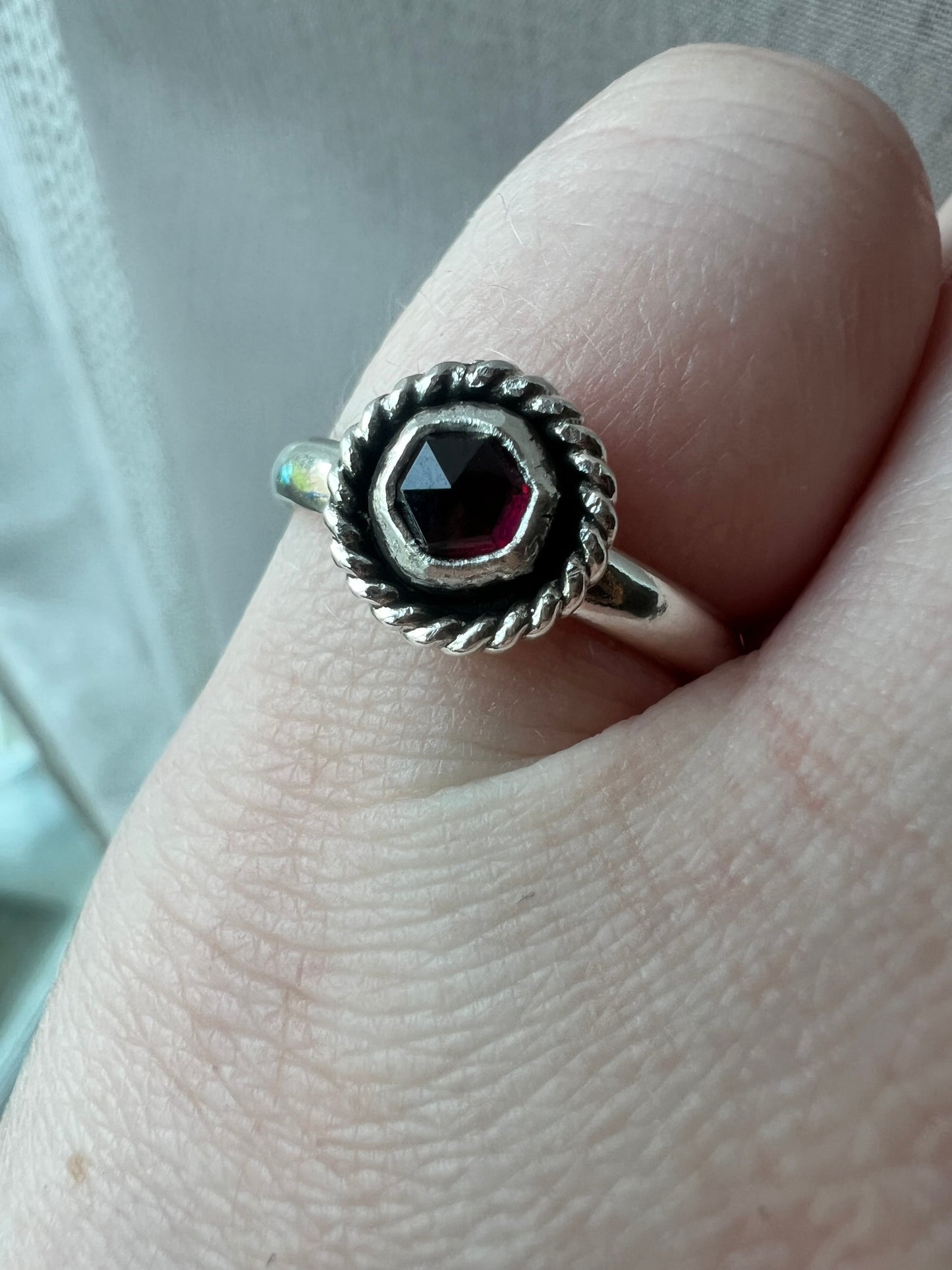 garnet small rope bezel decorative ring