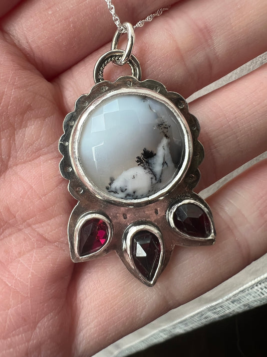 dendritic agate circle pear garnets necklace