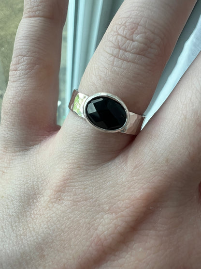 onyx east to west oval cigar band ring