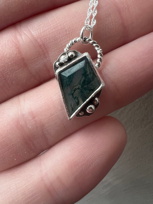 moss agate kite bubble necklace