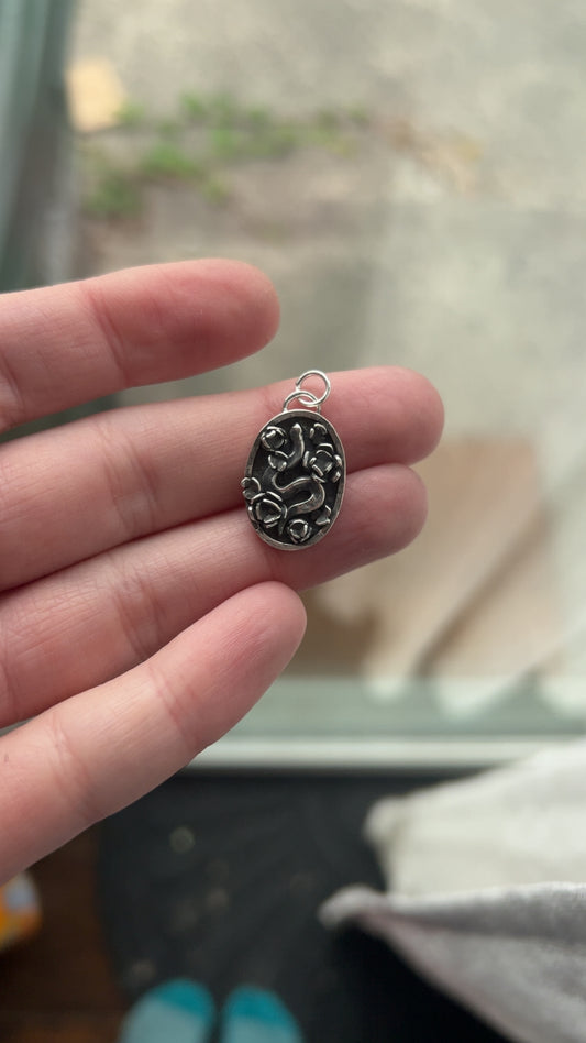 oval floral snake necklace