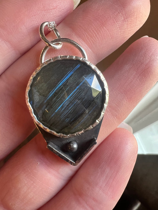 labradorite round necklace
