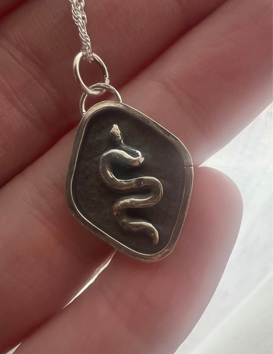 rounded diamond snake necklace