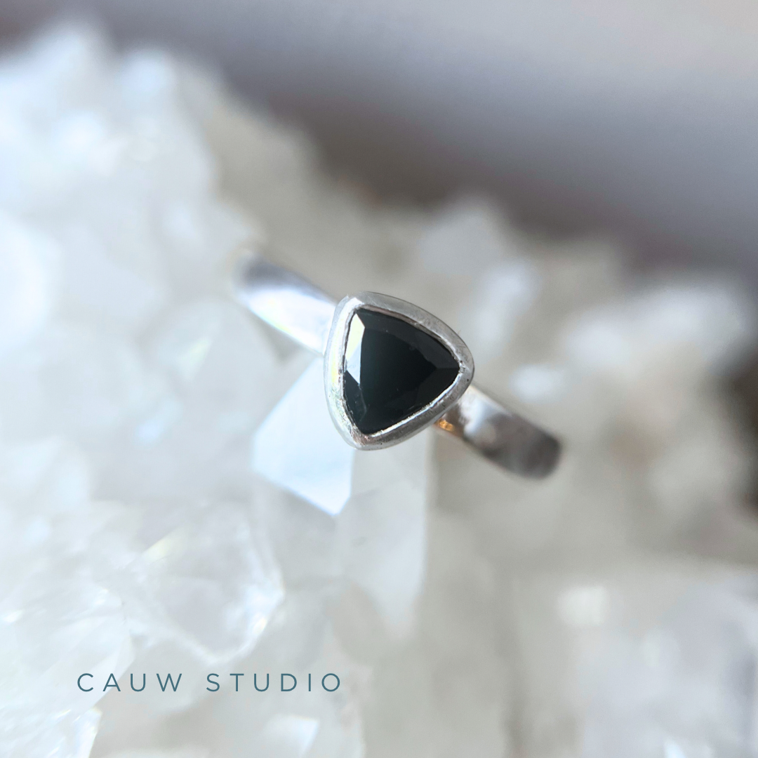 spinel triangle ring