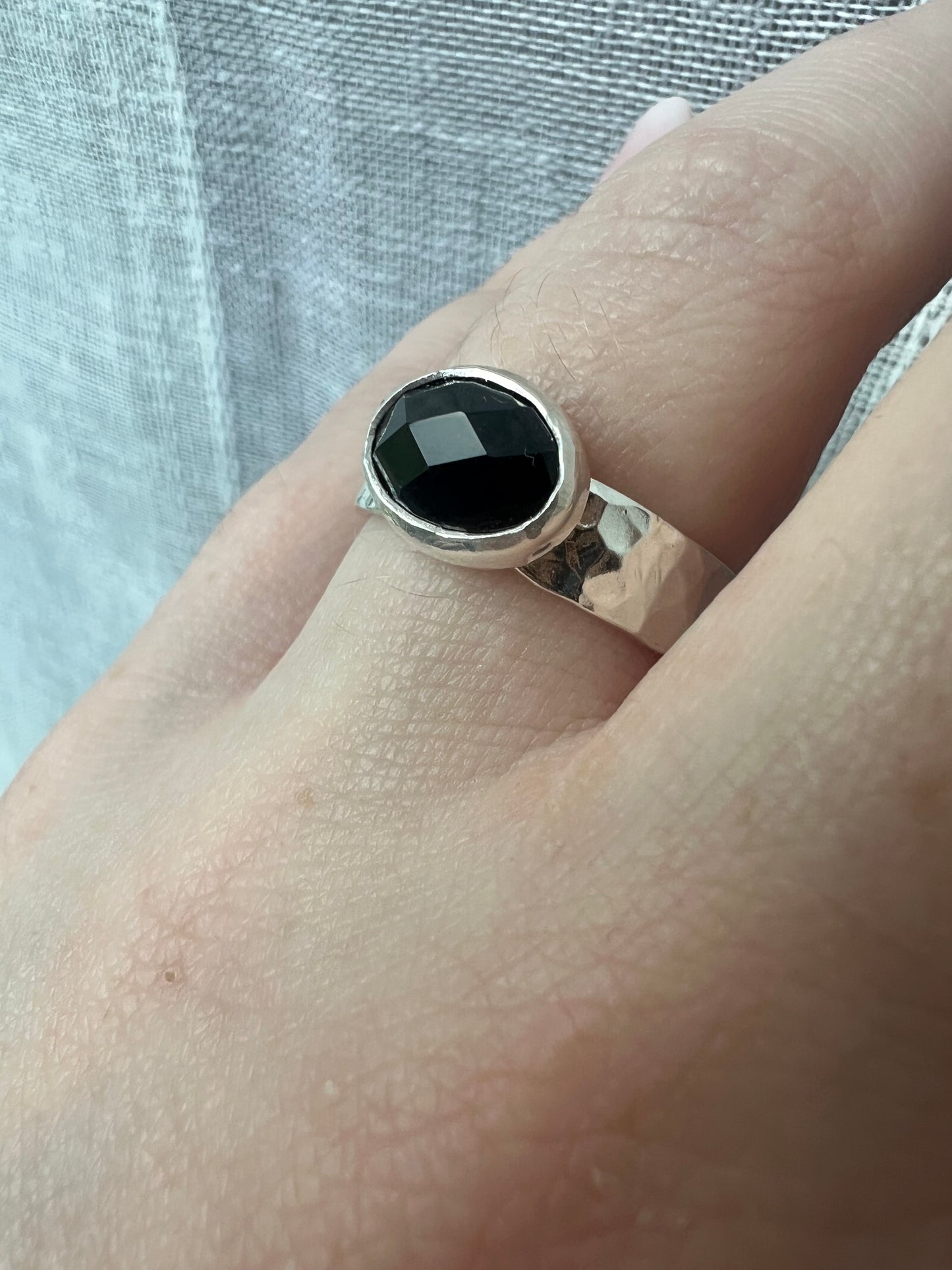 onyx east to west oval cigar band ring