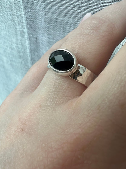 onyx east to west oval cigar band ring