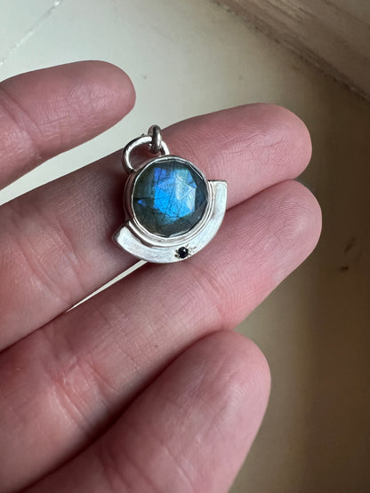 round labradorite necklace