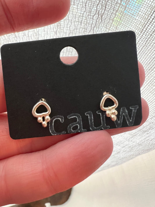 dainty stud earrings