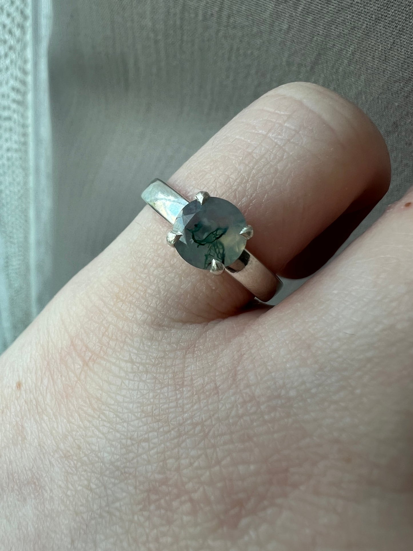 moss agate round small claw ring