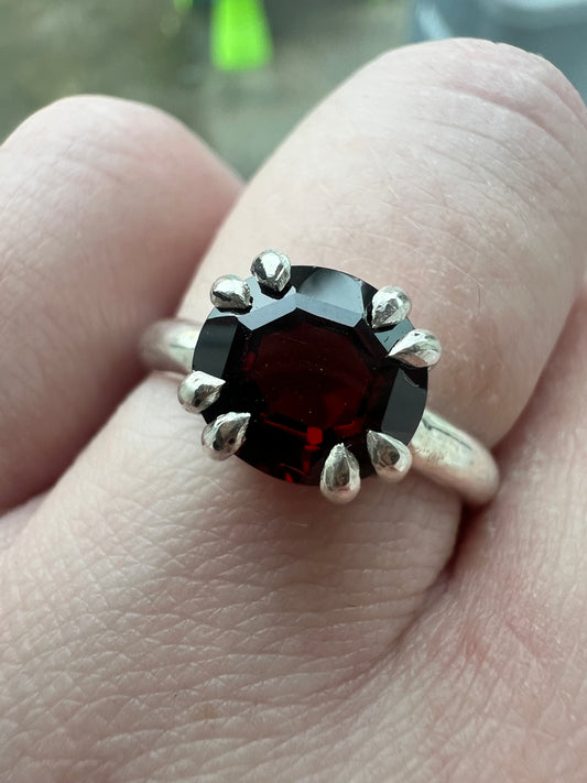 garnet oval double claw ring