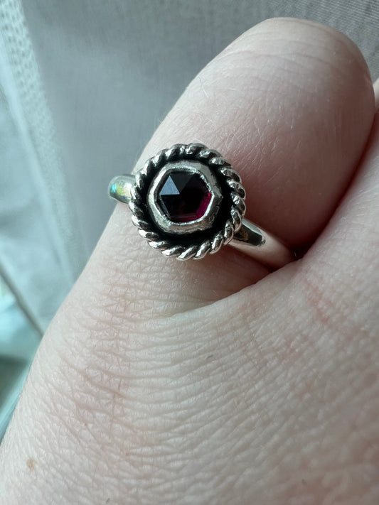 garnet small rope bezel decorative ring