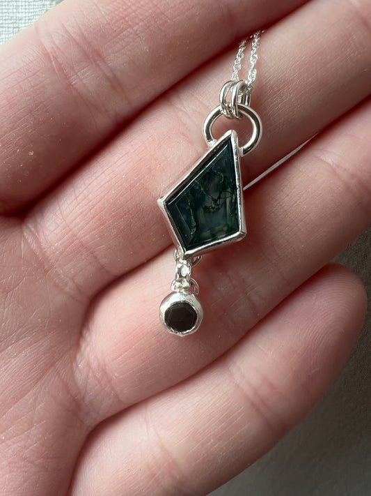 moss agate kite and round onyx necklace