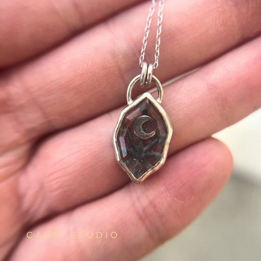 quartz rays necklace